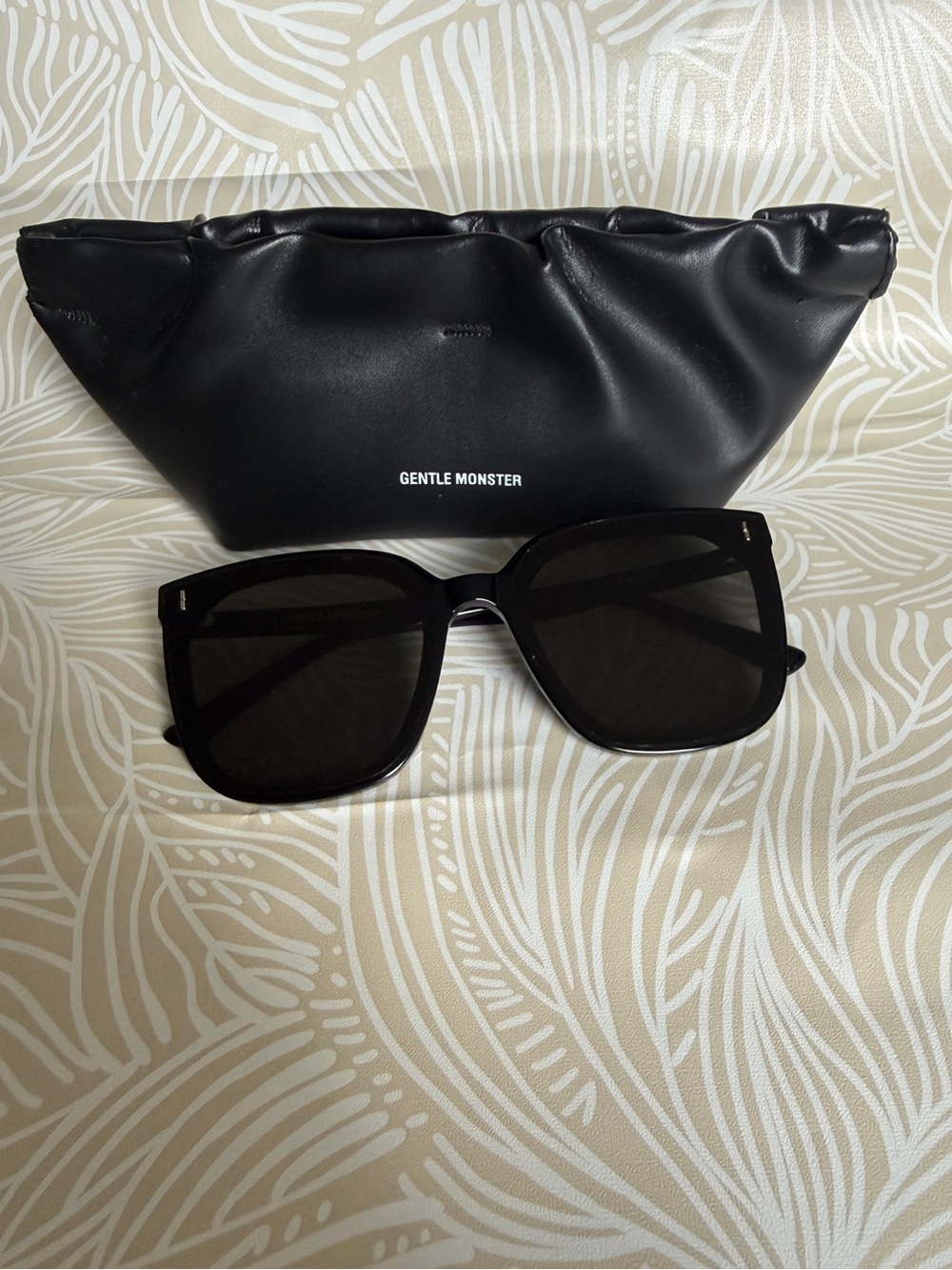 Gentle Monster Frida Black Square Sunglasses w/ Original Pouch